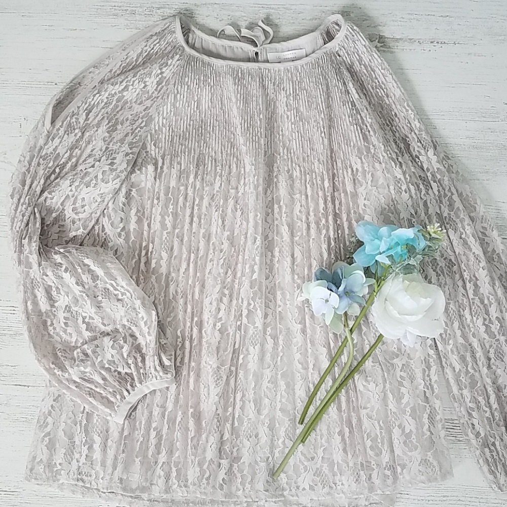 LC Cold Shoulder Lace Top w/Tie Back Closure